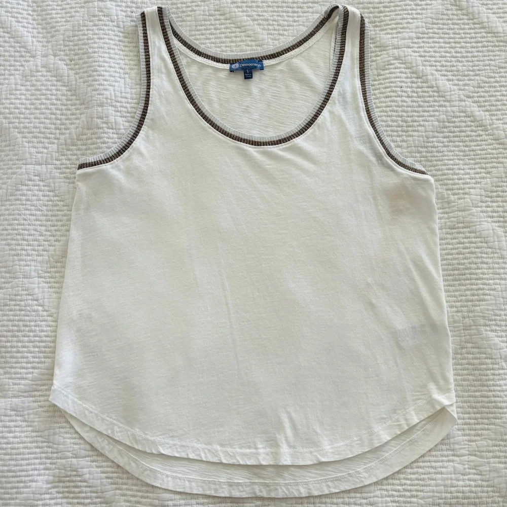 Democracy | Hi Lo Tank Top with Bronze and Silver Metallic Contrast Trim Large - Picture 8 of 15